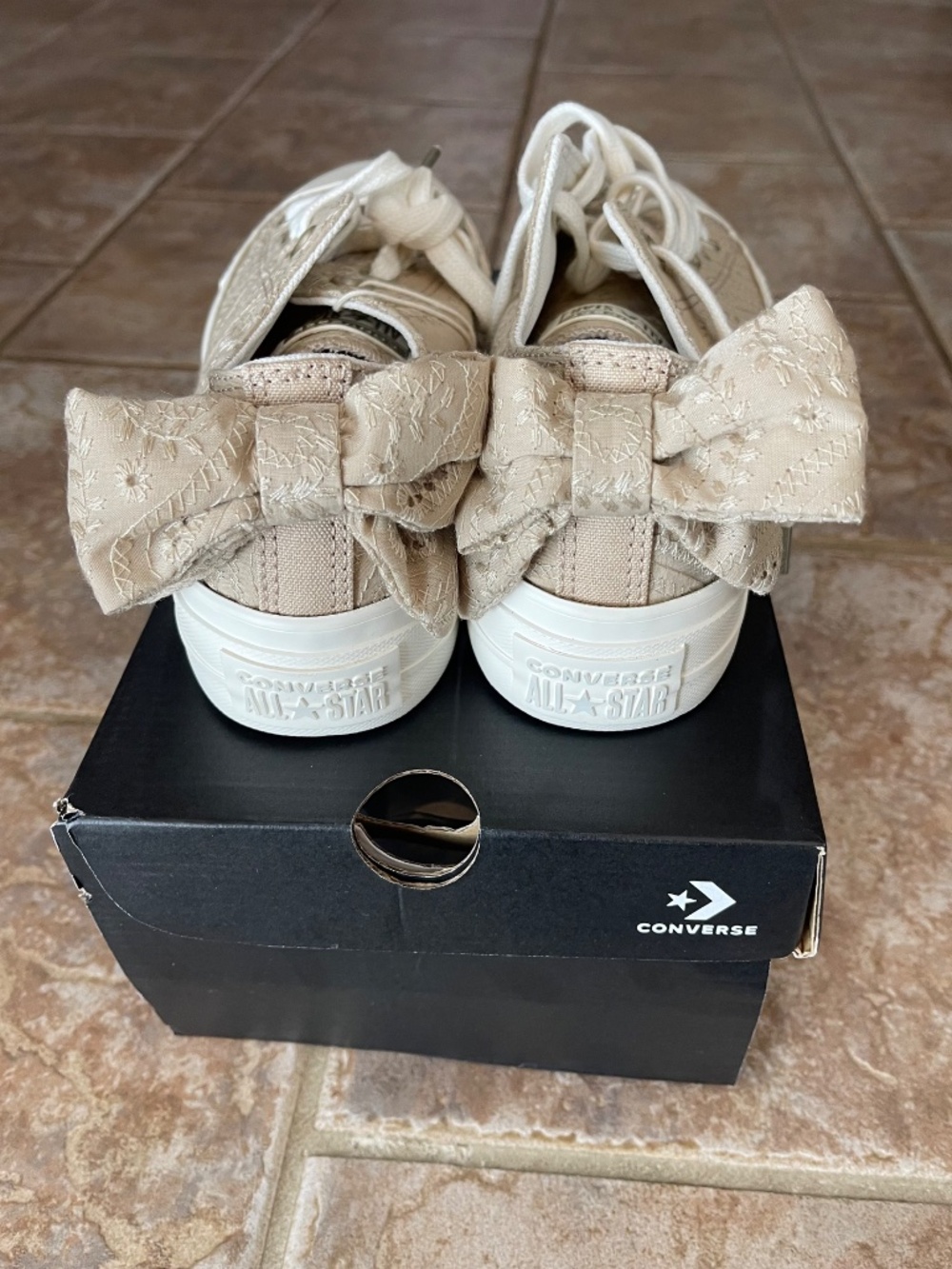 Converse - Picture 3 of 3